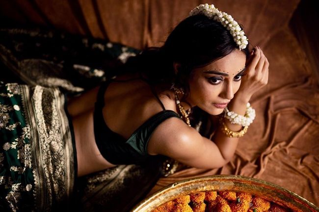 Surbhi Jyoti Lovely Vintage Looks In Black n White